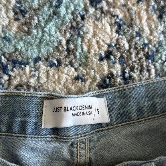 JUST BLACK DENIM SHORTS - Picture 3 of 4